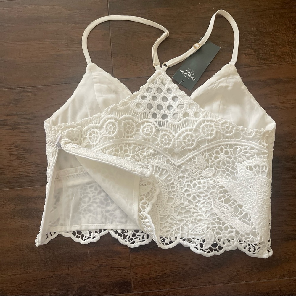 SOLD NWT Abercrombie & Fitch Crochet Lace Cropped Tank Top In Size XS - Picture 4 of 6
